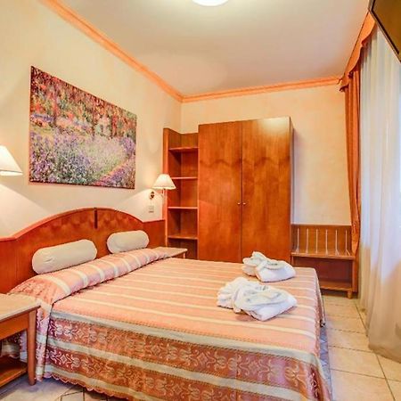 Hotel Rosalba - Valentini Family Village Белариа-Игеа Марина Екстериор снимка