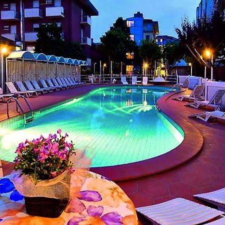 Hotel Rosalba - Valentini Family Village Белариа-Игеа Марина Екстериор снимка