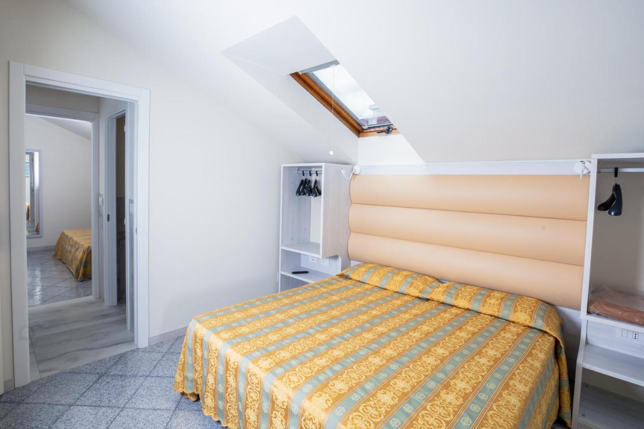 Hotel Rosalba - Valentini Family Village Белариа-Игеа Марина Екстериор снимка