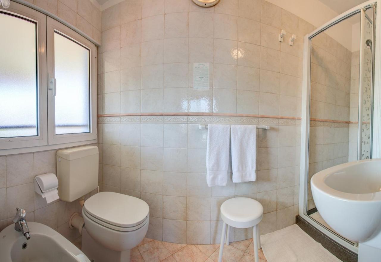 Hotel Rosalba - Valentini Family Village Белариа-Игеа Марина Екстериор снимка